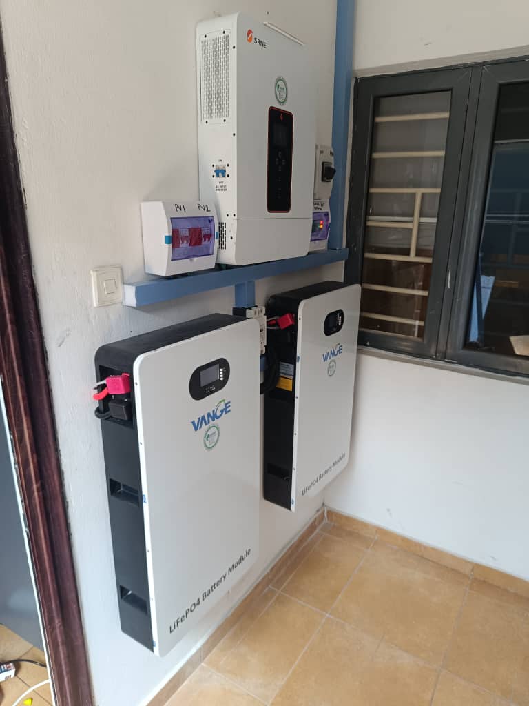 7.04kWp Solar Solution with 10kW SRNE Hybrid Inverter and 20kWh Vange Lithium Battery