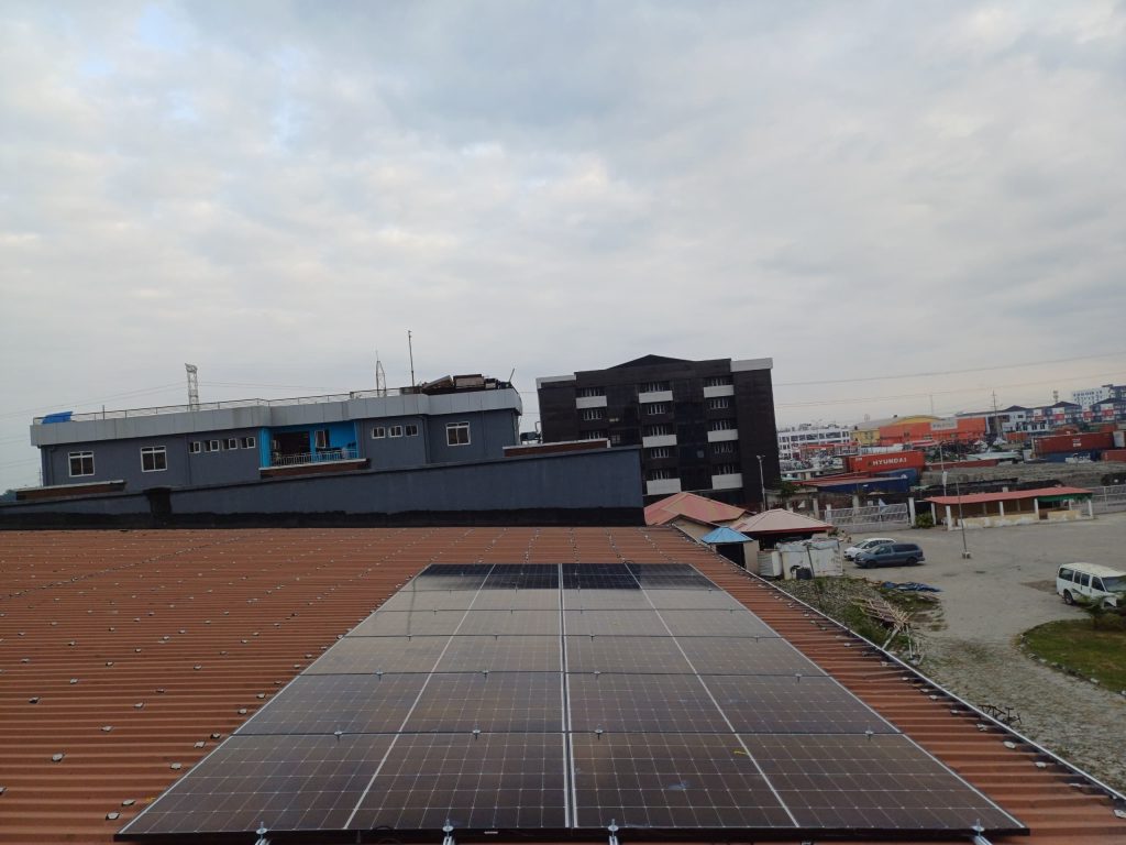 6.16kWp Solar Solution with 10kW SRNE Hybrid Inverter and 30kWh Vange Lithium Battery