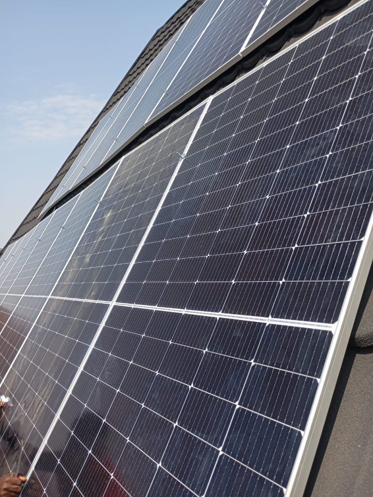 9.44kWp Solar Solution with 10kW SRNE Hybrid Inverter and 30kWh Vange Lithium Battery