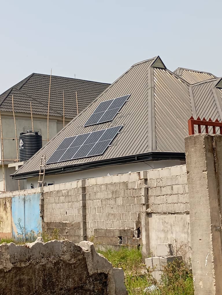 2.7kWp Solar Solution with 3kW SRNE Hybrid Inverter and 5.28kWh Battery Bank