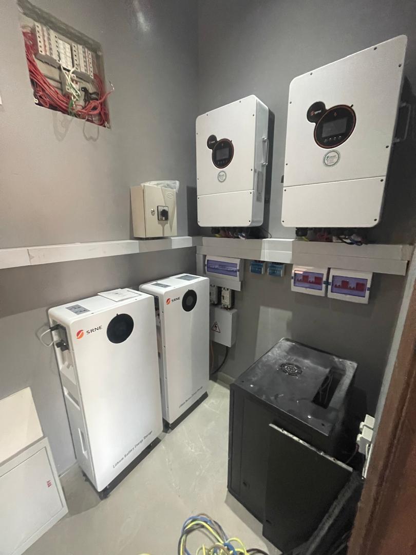 34.44kWp Solar Solution with 24kW SRNE Three-Phase Hybrid Inverter and 32kWh SRNE Lithium Battery
